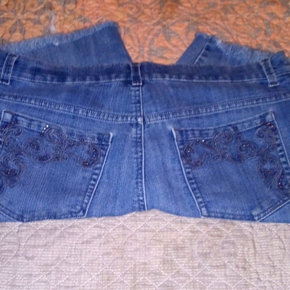 Gloria Vanderbilt Cut Off Shorts
